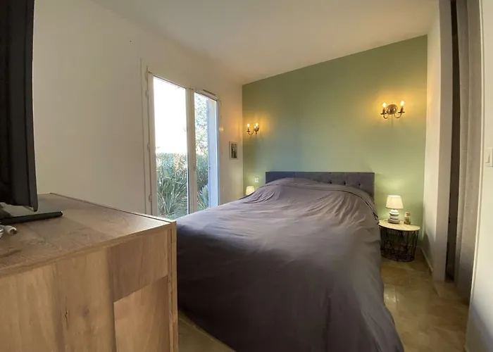 : 3 Pièces, 4 Couchages, Piscine, Calme, Proche Commerces Et Aqualand - Fr-1-226-476 Appartement