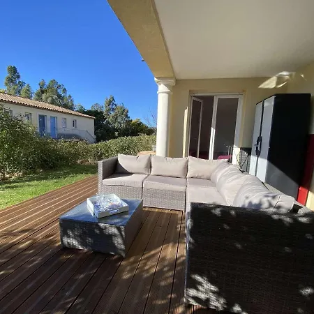 Apartment : 3 Pieces, 4 Couchages, Piscine, Calme, Proche Commerces Et Aqualand - Fr-1-226-476 *