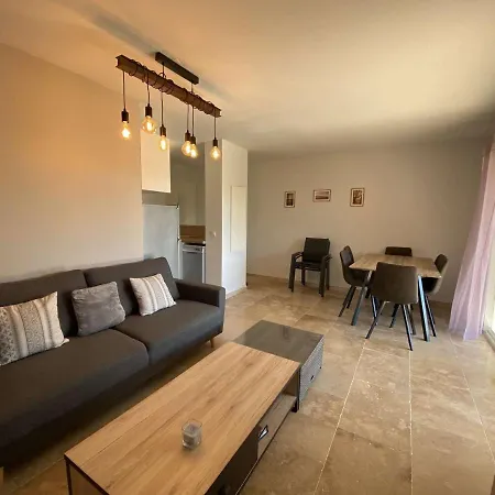 : 3 Pieces, 4 Couchages, Piscine, Calme, Proche Commerces Et Aqualand - Fr-1-226-476 Апартаменты