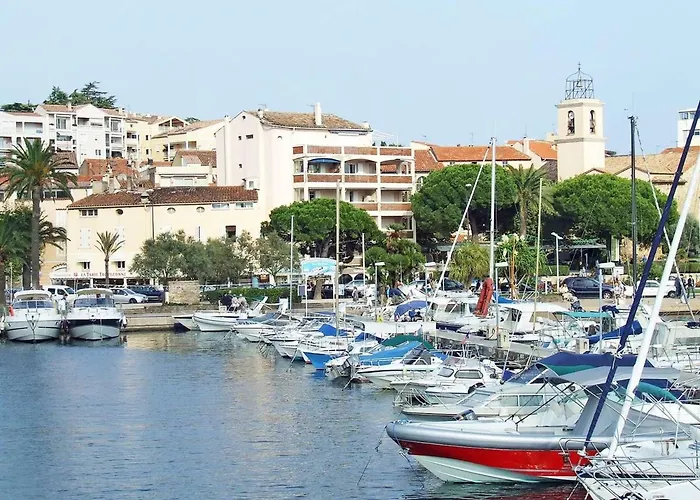 : 3 Pieces, 4 Couchages, Piscine, Calme, Proche Commerces Et Aqualand - Fr-1-226-476