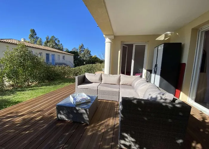 Apartment : 3 Pieces, 4 Couchages, Piscine, Calme, Proche Commerces Et Aqualand - Fr-1-226-476 *