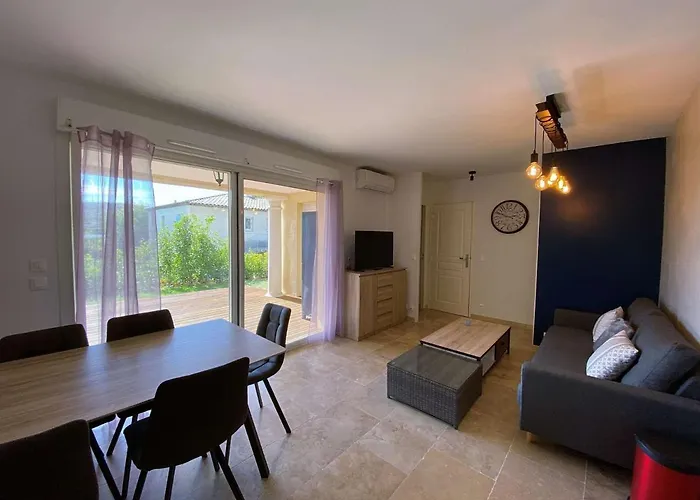 : 3 Pieces, 4 Couchages, Piscine, Calme, Proche Commerces Et Aqualand - Fr-1-226-476 *